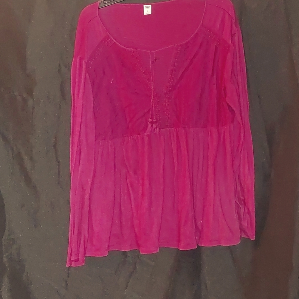 A dark plum longselve babydoll top. Front top designed pattern.